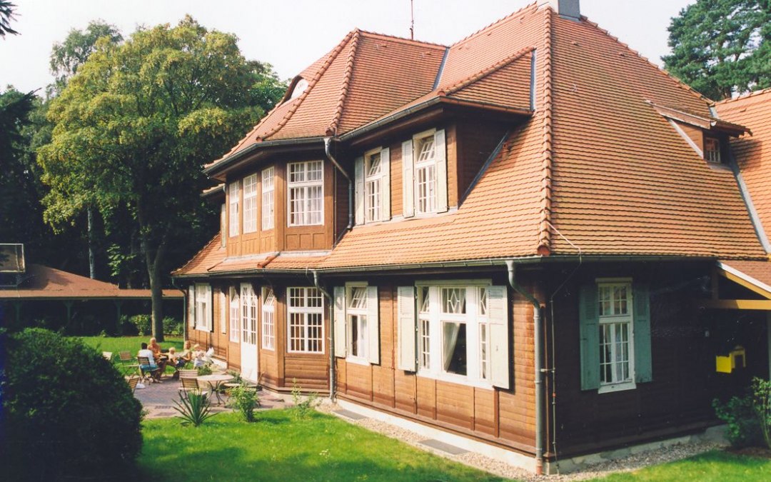 Hoofdgebouw in het jeugdvakantiepark, © Sportjugend Berlin