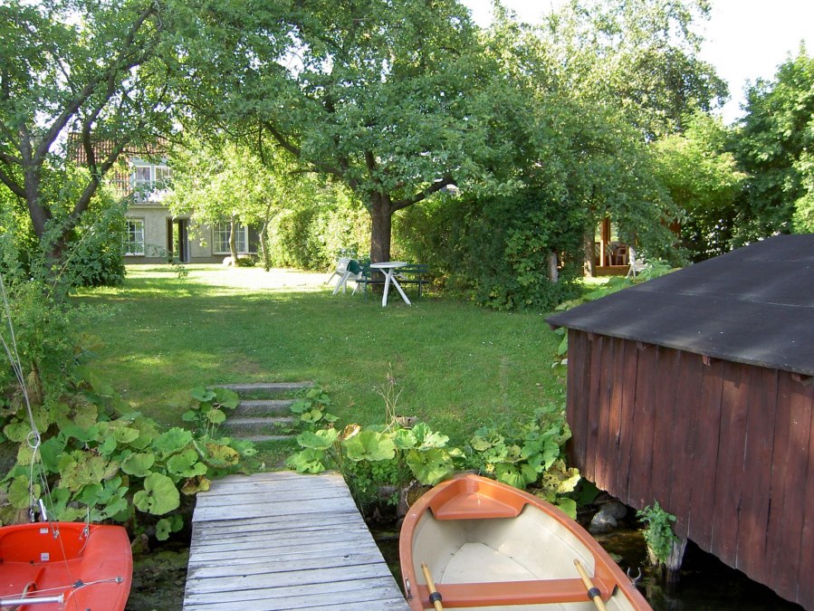 View from the lake to the property, © Groß