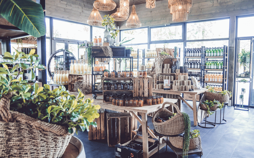 Niet alleen de aantrekkelijke verkoopruimte, maar ook de aangrenzende bistro & café nodigen je uit om te snuffelen en te blijven hangen., © Inselmühle Usedom GmbH