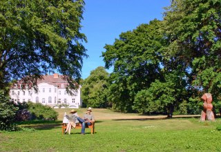 Relaxen in der Parkanlage von Schloss Zinzow // © Schloss Zinzow Relaxen in der Parkanlage von Schloss Zinzow // © Schloss Zinzow
