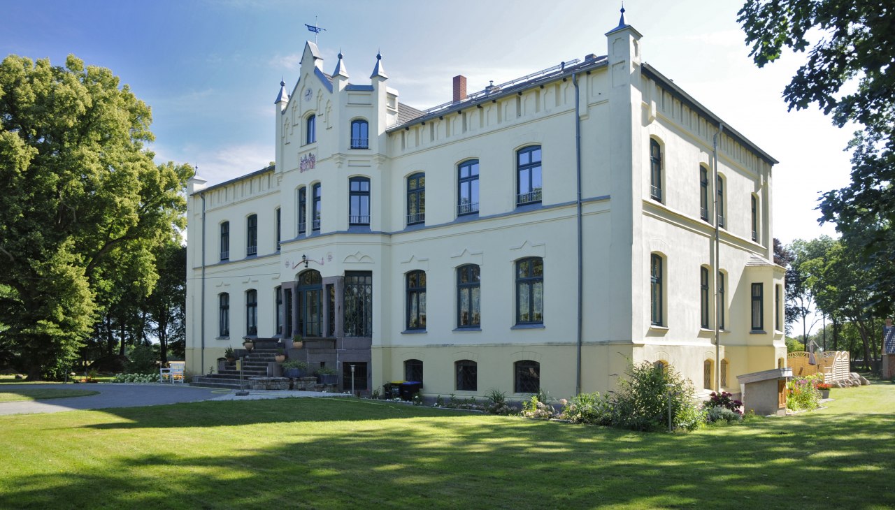 Vooraanzicht van het landhuis Alt Vorwerk, © Axel Thiessenhusen