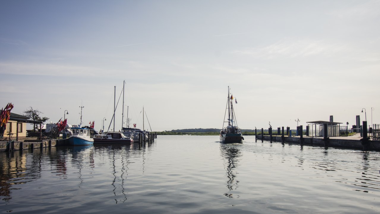 Er zijn hier geen grote boten, maar er is wel een kotter die vaart met bezoekers. // © tvv@philipp_schulz Er zijn hier geen grote boten, maar er is wel een kotter die vaart met bezoekers. // © tvv@philipp_schulz