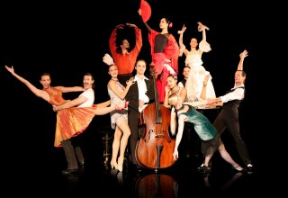 Idee, Choreographie und Inszenierung: Kirsten Hocke Konzept und Moderation: Felix Erdmann // © Deutsche Tanzkompanie Idee, Choreographie und Inszenierung: Kirsten Hocke Konzept und Moderation: Felix Erdmann // © Deutsche Tanzkompanie