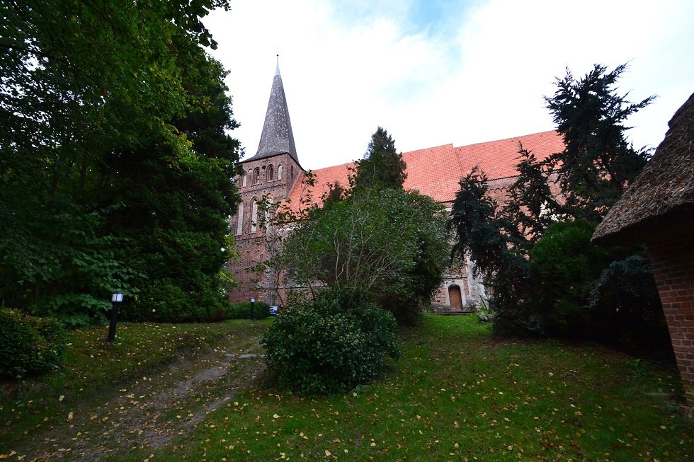 Kościół w Vilmnitz - widok z zewnątrz -, © Tourismuszentrale Rügen