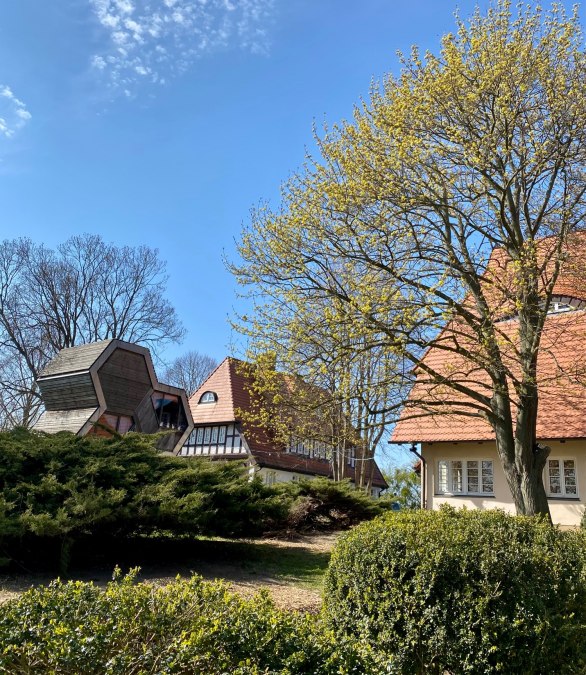 Historyczne miejsce z hostelem o strukturze plastra miodu, © Conrad