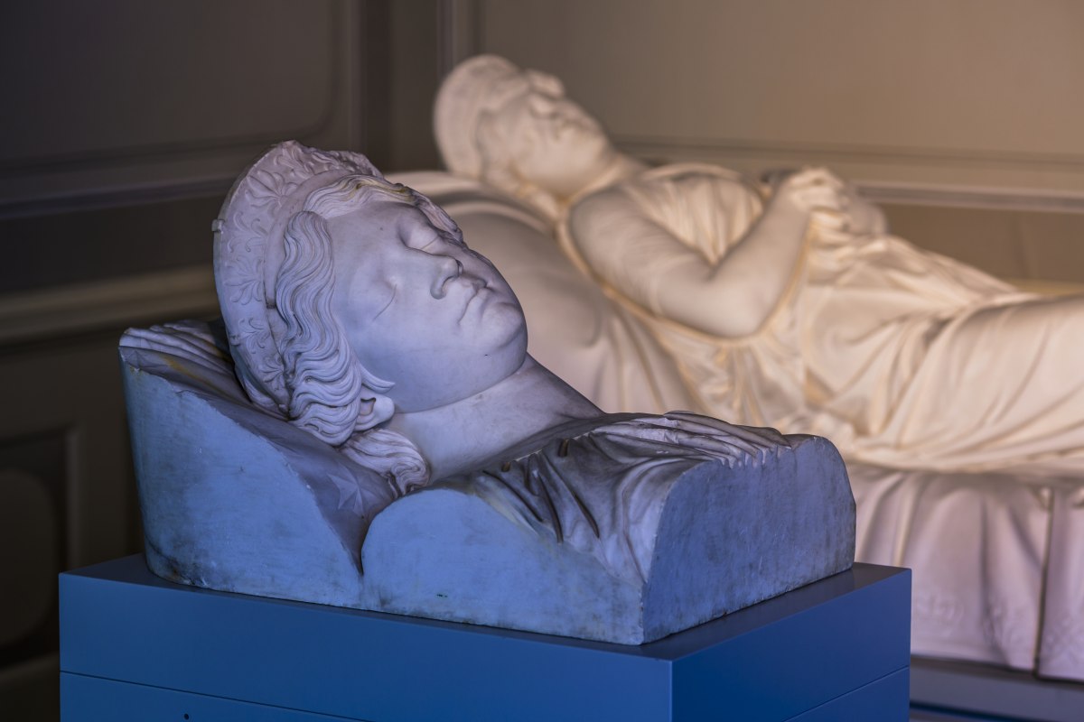 Buste van koningin Louise in het Louizamonument in het paleis Hohenzieritz // © SSGK MV / Timm Allrich Buste van koningin Louise in het Louizamonument in het paleis Hohenzieritz // © SSGK MV / Timm Allrich