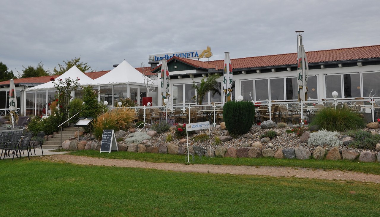 Inselhof od strony Achterwasser, © TMV/Fischer Inselhof od strony Achterwasser, © TMV/Fischer