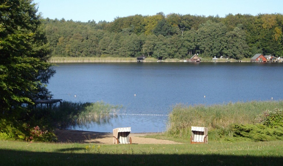 View over the beach to the fog lake, © Seehotel Ichlim