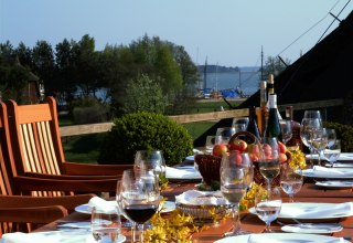 Blick von der Restaurantterrasse in Richtung Hafen // © Martina Evers Blick von der Restaurantterrasse in Richtung Hafen // © Martina Evers