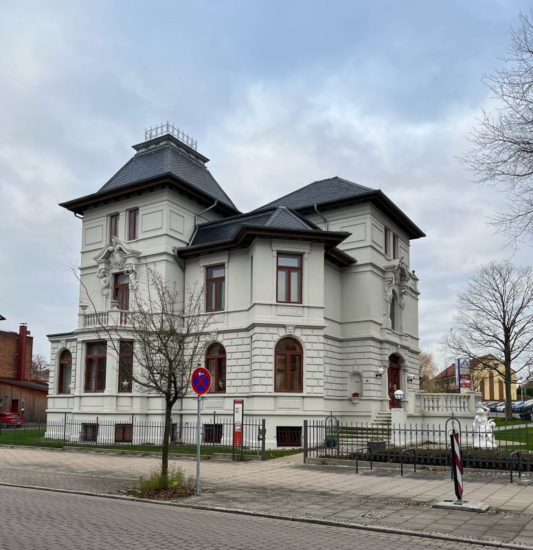 Zijaanzicht van Villa Auguste, &copy; Tourist-Information Malchow