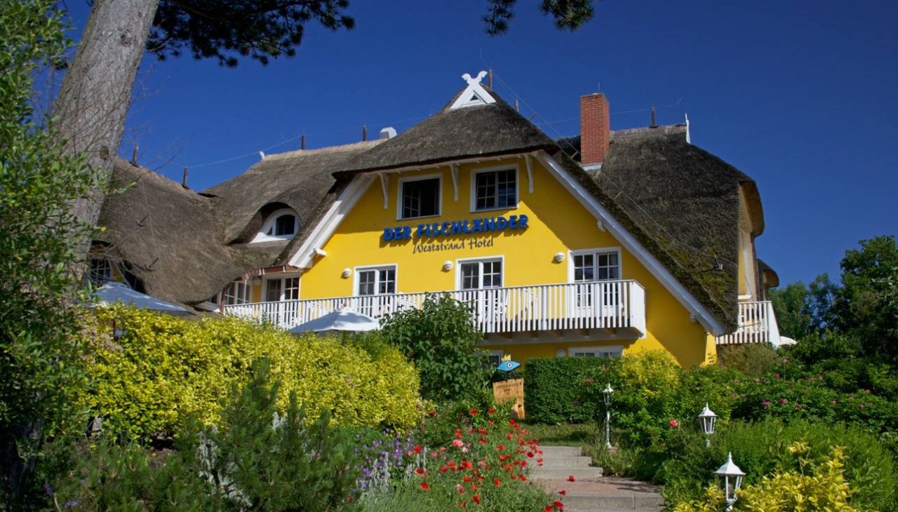 Widok na hotel DER FISCHL&Auml;NDER, &copy; Hagen Hansen