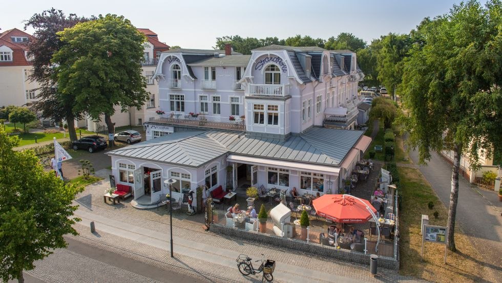 Widok hotelu Strandperle z lotu ptaka, &copy; Hotel Strandperle