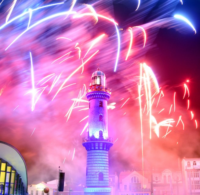 Warnem&uuml;nde tower lights, &copy; Joachim Kloock