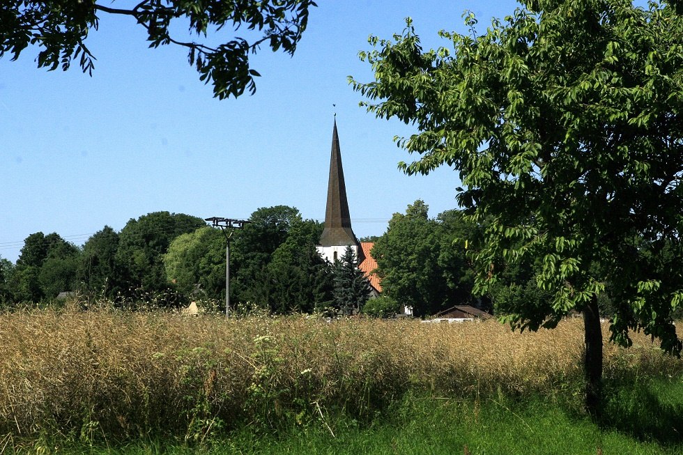 Uitzicht op de toren van de kerk van Groß Bisdorf, © Sabrina Wittkopf-Schade