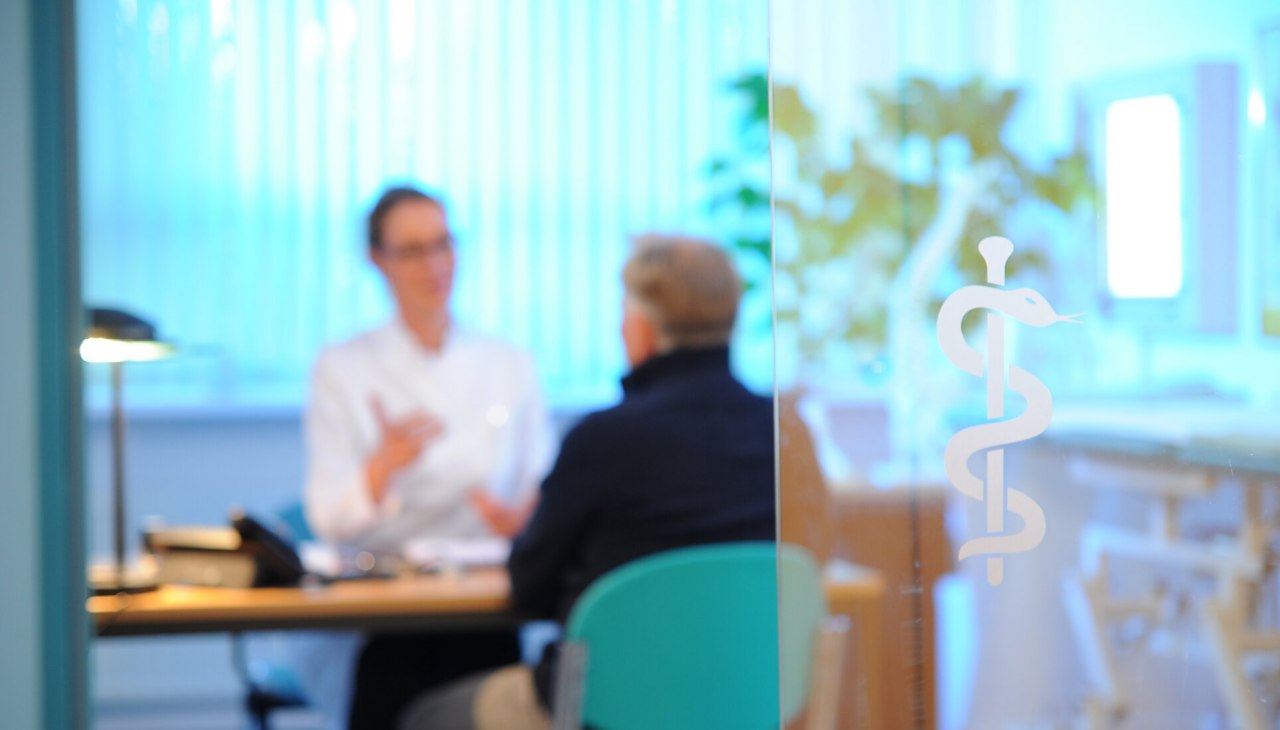 Treatment discussion between doctor and patient, &copy; TMV/Duerst