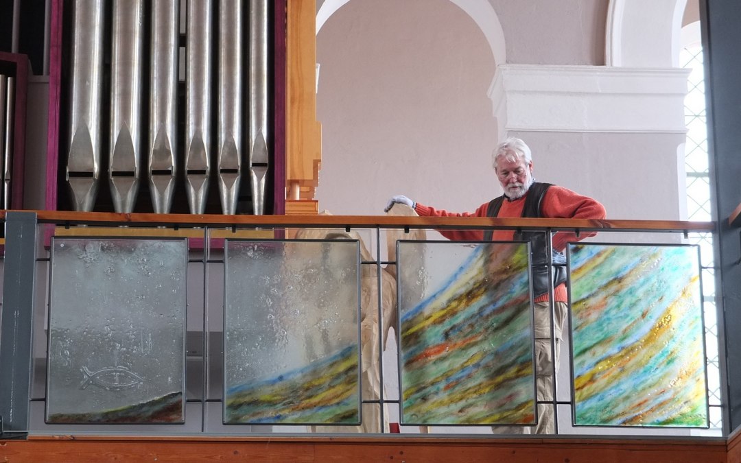 58 glaspanelen in de kleuren van het kerkelijk jaar, © Christa Kothe