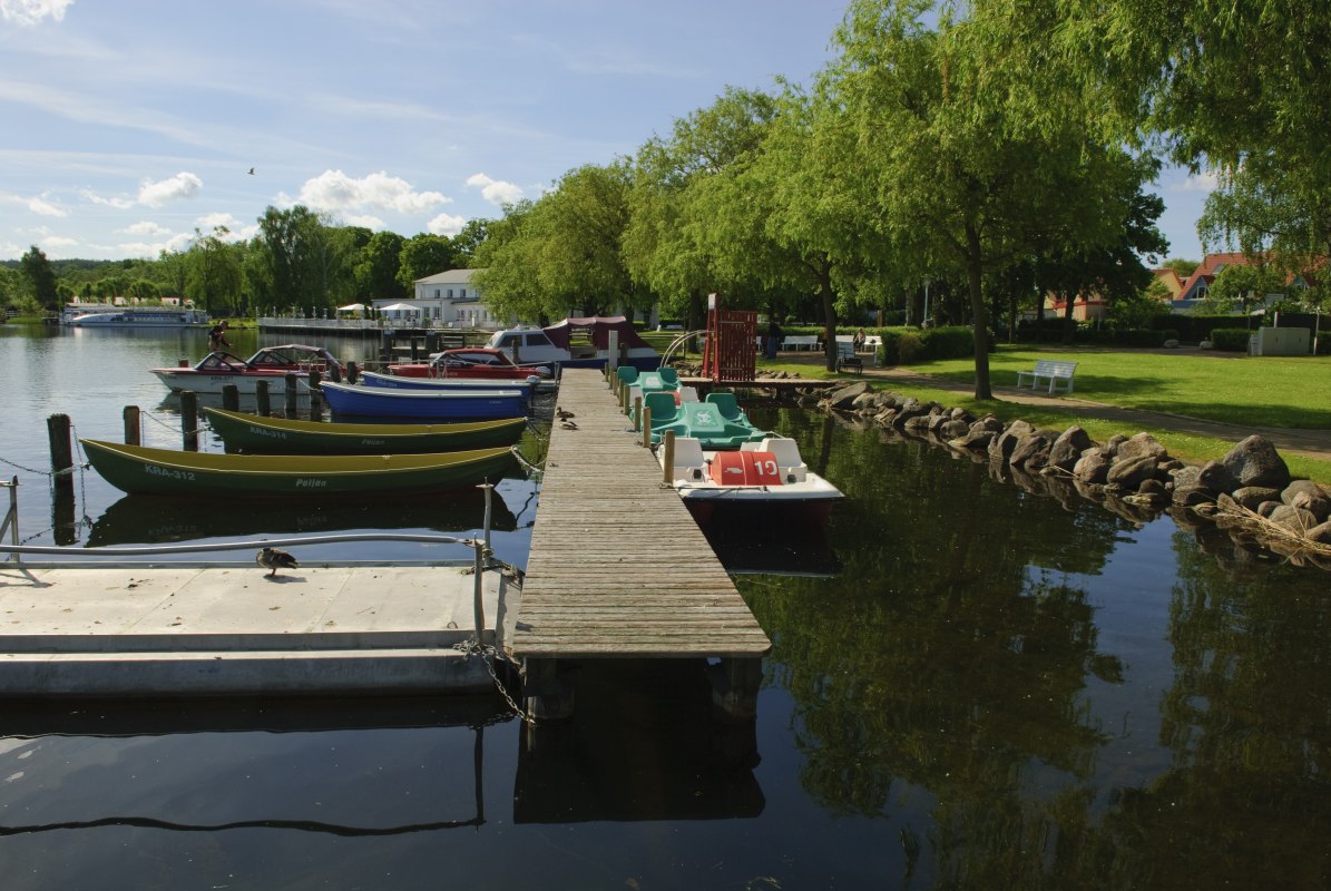 Boat rental and mooring for the electric solar boat // © Frank Eilrich Boat rental and mooring for the electric solar boat // © Frank Eilrich