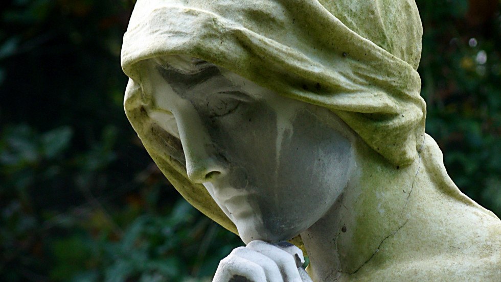 Fragment nagrobka na starym cmentarzu w Schwerinie, © Tourismusverband Mecklenburg-Schwerin Fragment nagrobka na starym cmentarzu w Schwerinie, © Tourismusverband Mecklenburg-Schwerin