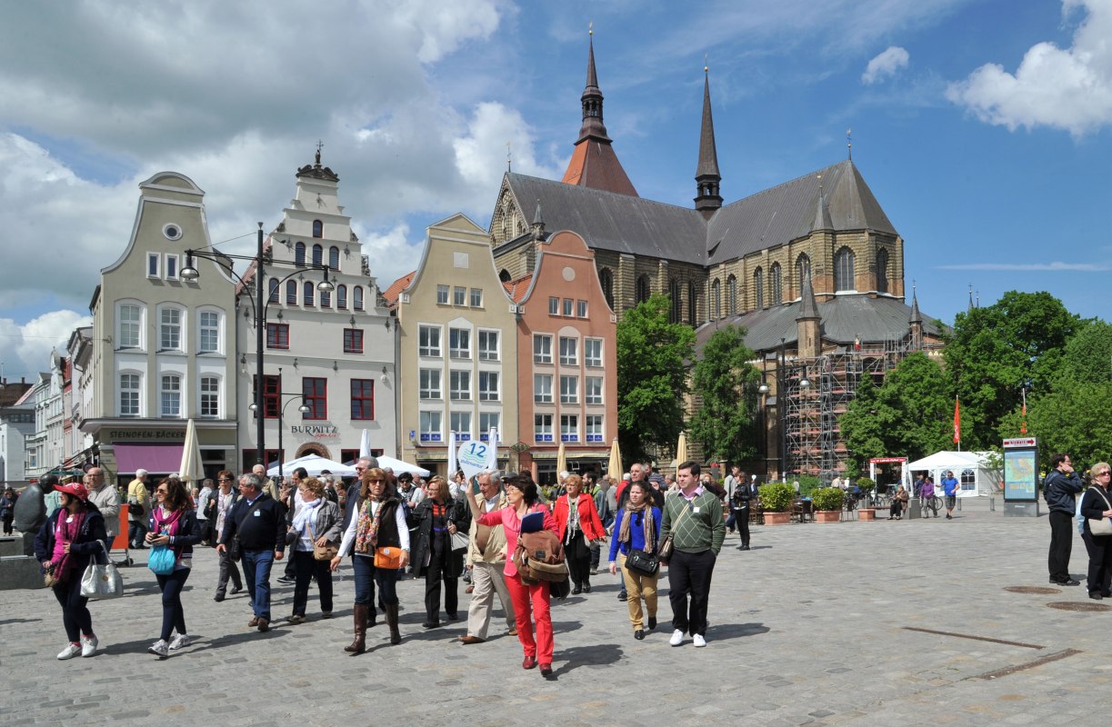 Zicht op de Mariakerk vanaf de Neuer Markt // &copy; Joachim Kloock