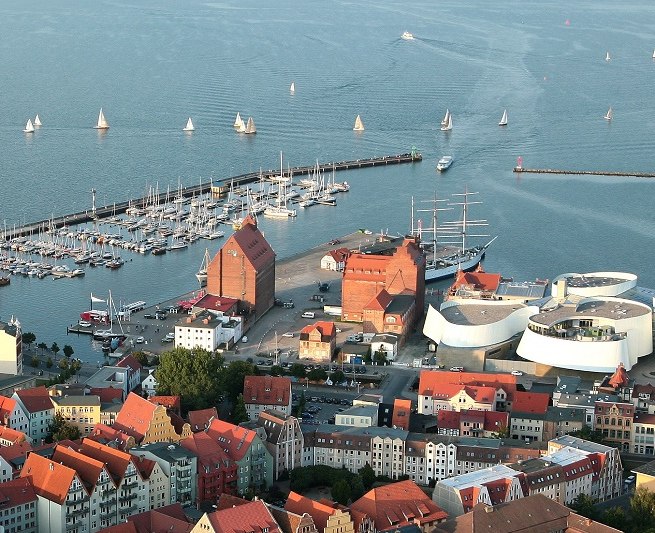 View of Stralsund harbor island // &copy; Tourismuszentrale Hansestadt Stralsund