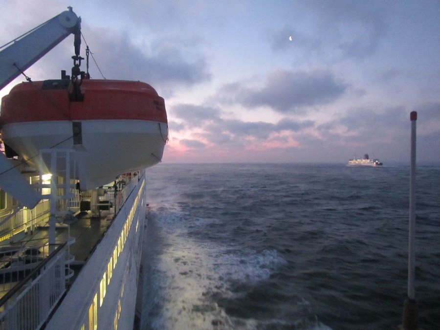 Ontmoeting van de Scandlines veerboten Prins Joachim en Kronprins Frederik op zee, © Scandlines
