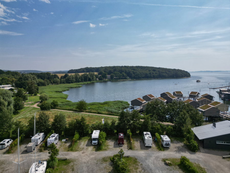 im-jaich motorhome site - with the camper right by the water, © Florian Melzer/im-jaich im-jaich motorhome site - with the camper right by the water, © Florian Melzer/im-jaich
