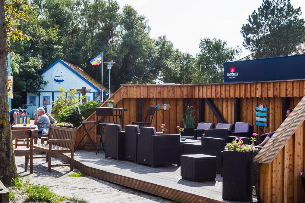 cozy wooden terrace next to the summer cinema, © Anne Robl