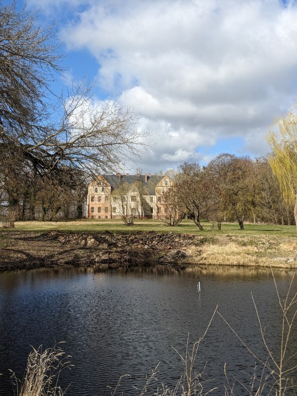 Start and finish are at L&uuml;ssow Castle // &copy; Vincent-Gregor Schulze