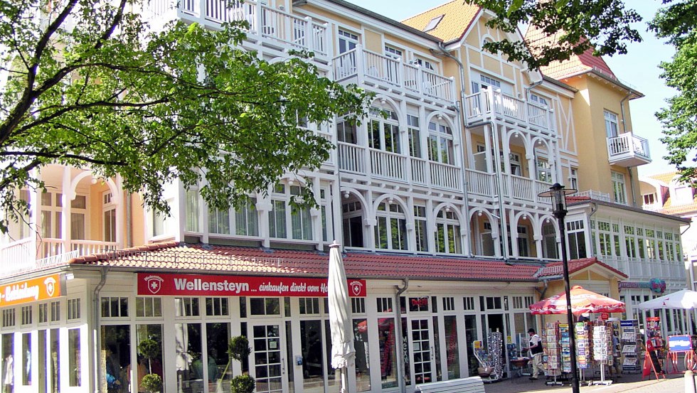 Buitenaanzicht van het flatgebouw Dünenschloss, © Fewo-Christ