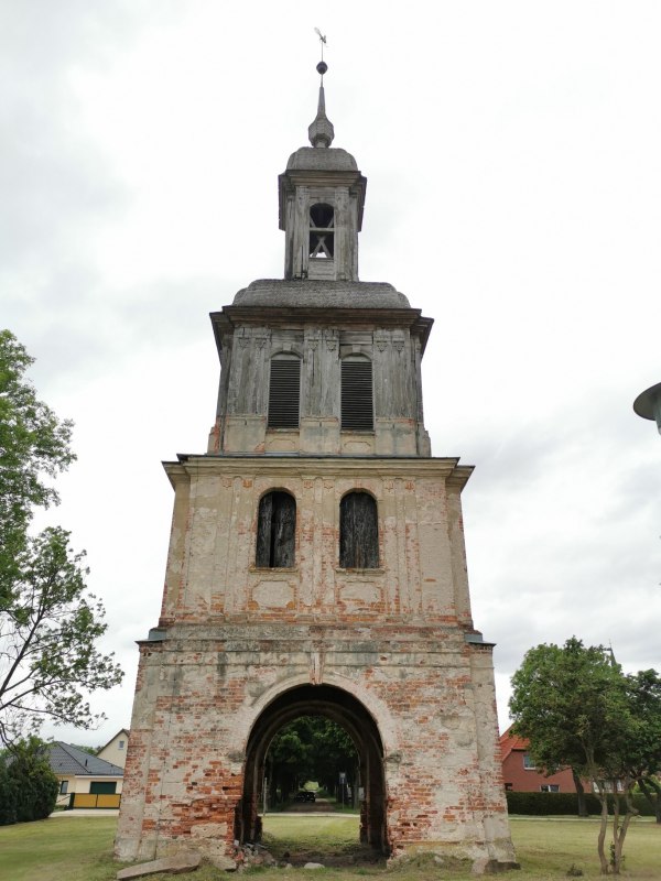 Remplin gate tower // &copy; E-Bike MV