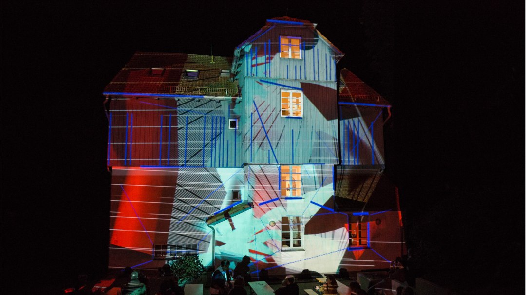 Künstlerhaus Lukas wrapped in light projection by Phillip Geist, © Kurverwaltung Ahrenshoop · Foto voigt&kranz UG, Prerow