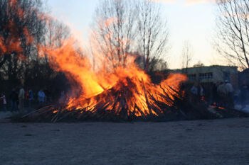 Osterfeuer an der Mueritz-bfe473fd, © Müritzportal Osterfeuer an der Mueritz-bfe473fd, © Müritzportal