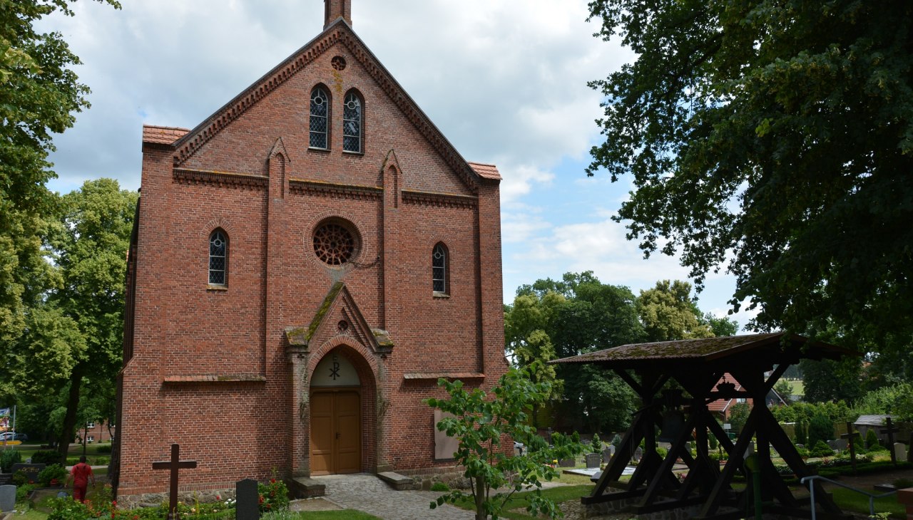 Dorpskerk met klokkentoren, © Foto: Karl-Georg Haustein