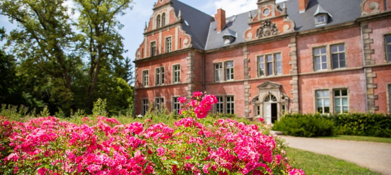 Buitenaanzicht van kasteel Bernstorf // &copy; Hospiz Schloss Bernstorf