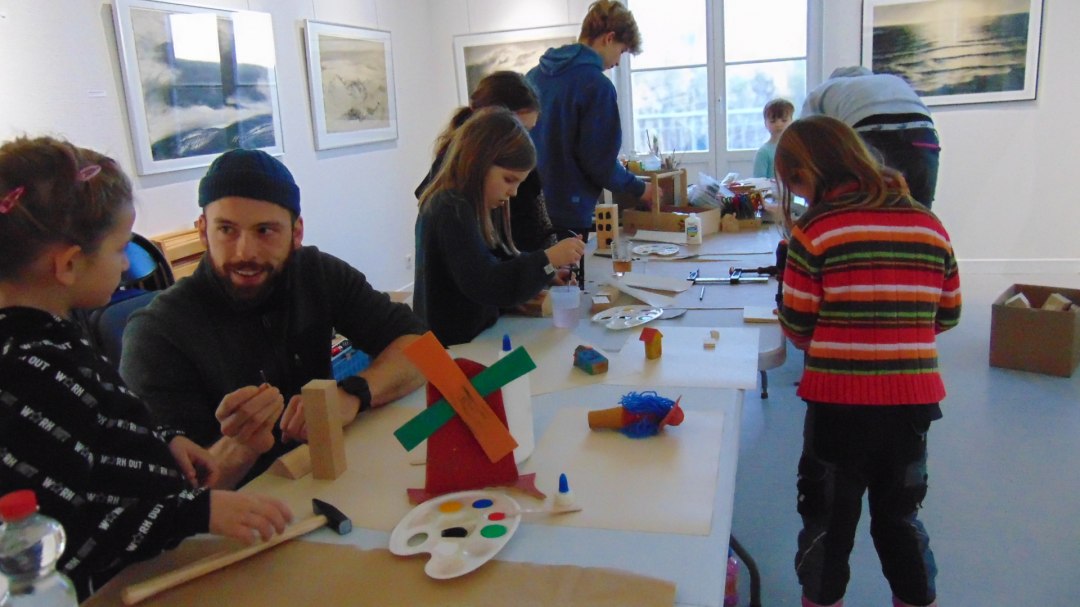 The Saturday painters paint and do handicrafts, © Gabi Raskop