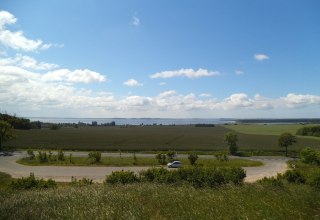 Tempelberg Bobbin - Aussicht &uuml;ber den Gro&szlig;en Jasmunder Bodden // &copy; Tourismuszentrale R&uuml;gen