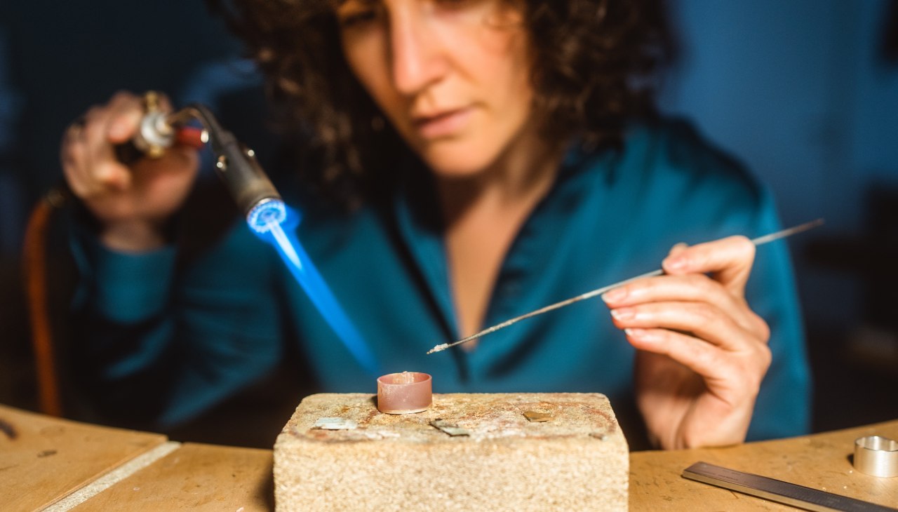 Bij de productie van sieraden, © Erik Gross