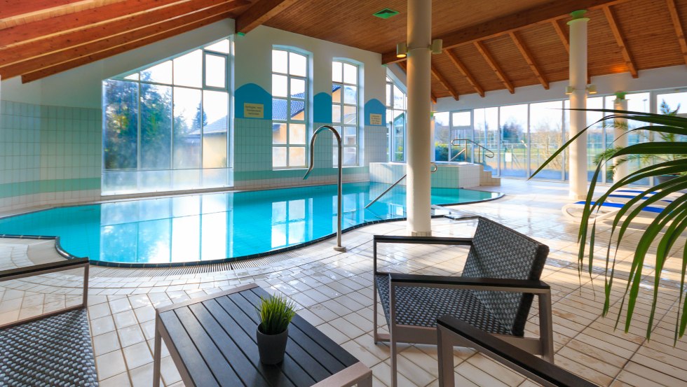 Relaxing by the indoor pool // © TFZ Tessin Relaxing by the indoor pool // © TFZ Tessin