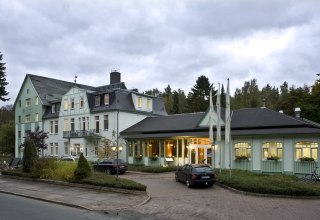 Vooraanzicht van Seehotel Ecktannen // &copy; Mirko Runge