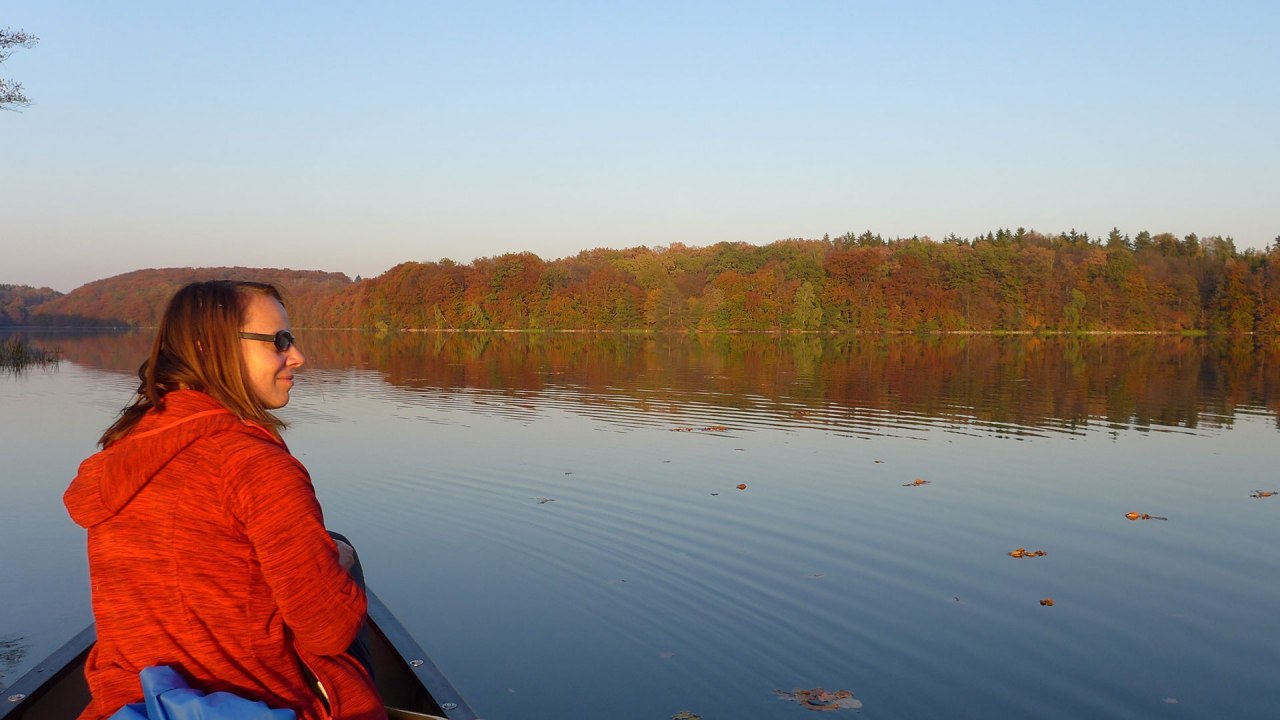 Enjoy the Indian summer in the evening red by canoe on the Narrow Luzien. // © Traugott Heinemann-Grüder Enjoy the Indian summer in the evening red by canoe on the Narrow Luzien. // © Traugott Heinemann-Grüder