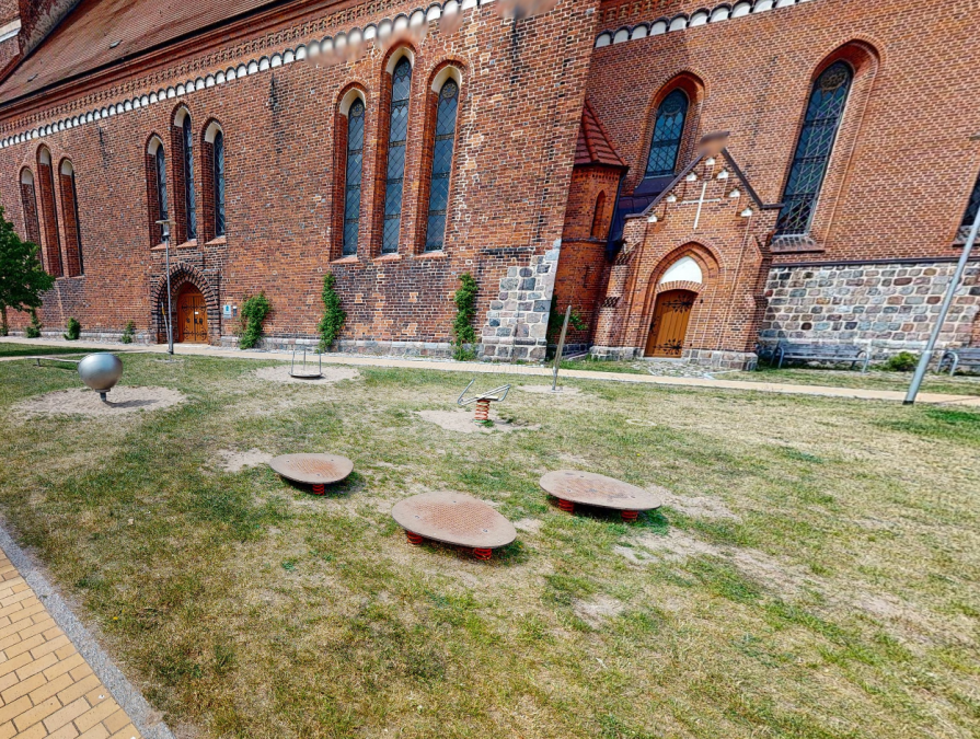 Plac zabaw na dziedzińcu, © Steffen Boettcher