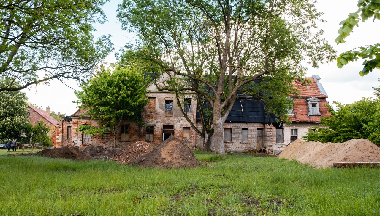 Widok z zewnątrz, &copy; Lars Sch&ouml;nherr