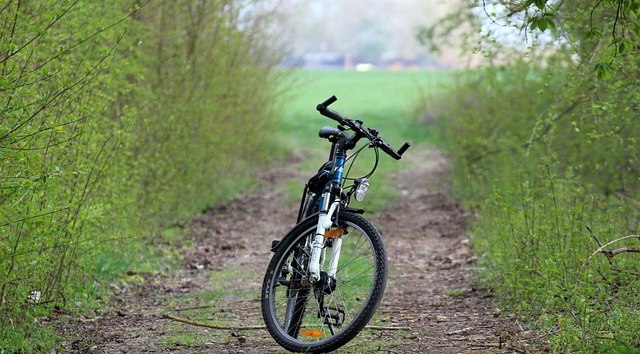 &copy; bike-4127944_640.jpg