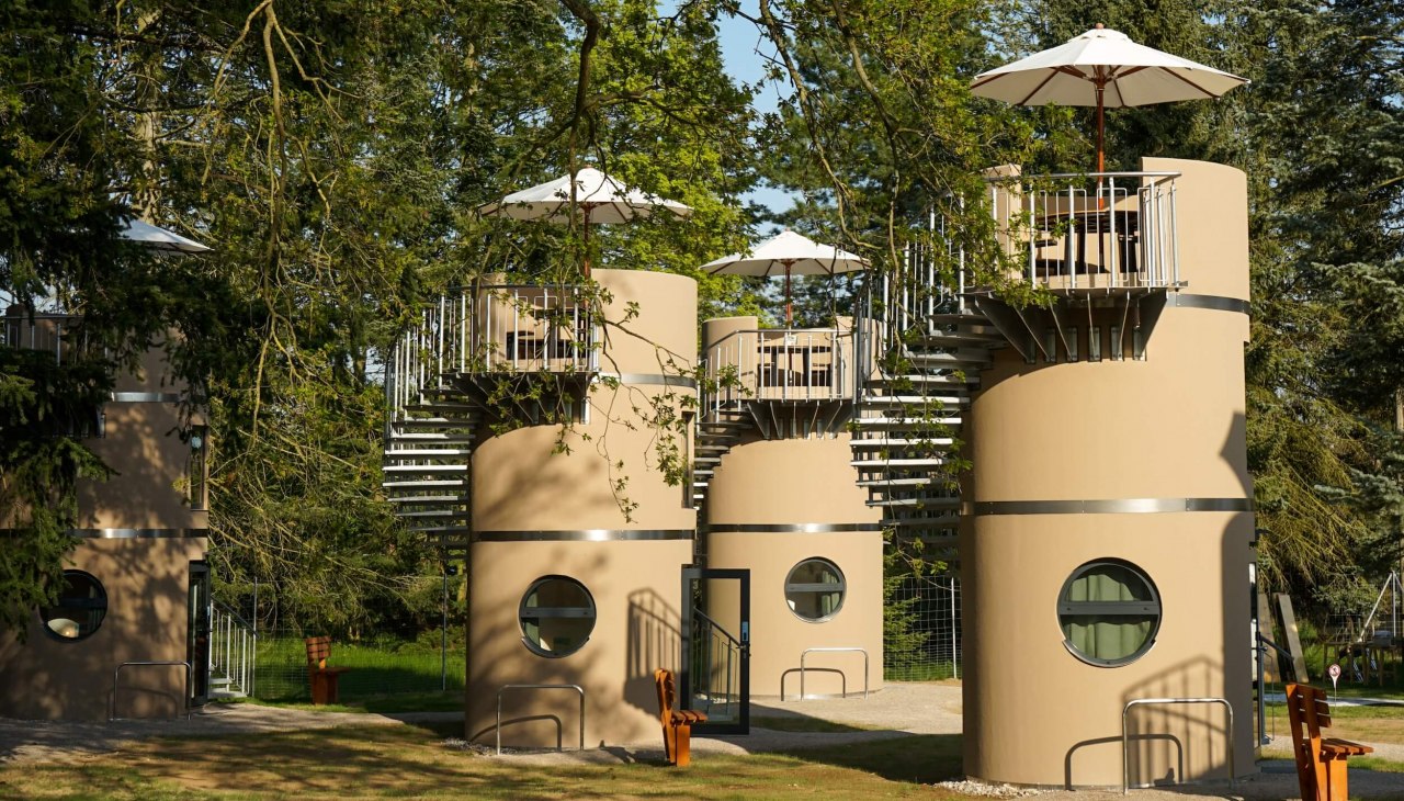 Exterior view of the hotel towers of the slube in Krakow am See, &copy; slube