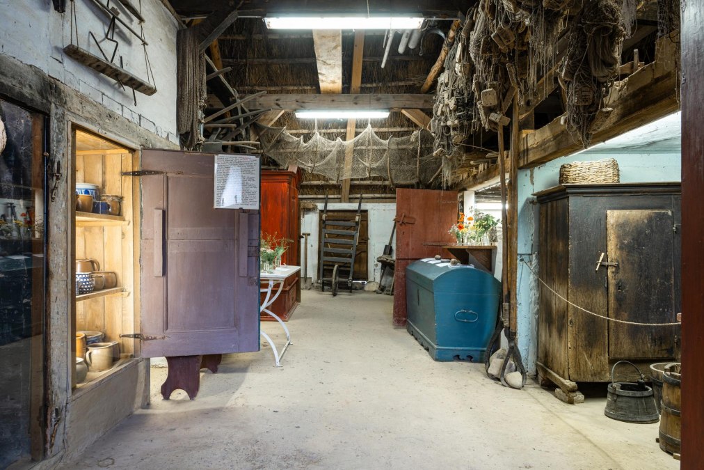 The interior of the Rookhus on Mönchgut in Göhren shows its exhibition., © TMV/Gross