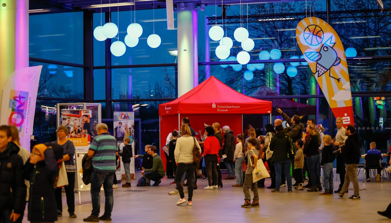 De foyer wordt een waar paradijs voor sportliefhebbers., © HC Empor Rostock / Denver Ehrlich De foyer wordt een waar paradijs voor sportliefhebbers., © HC Empor Rostock / Denver Ehrlich