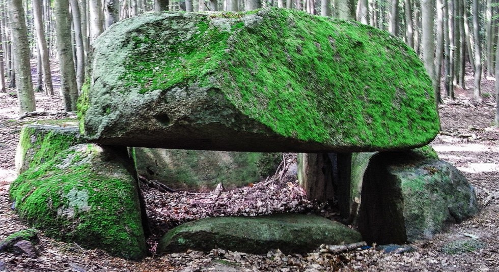 Great stone grave at the Wissower Klinken, © Volker Barthmann