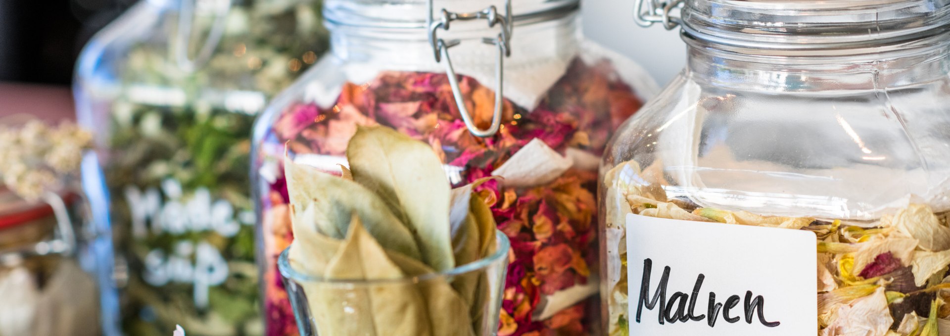 Many herbs can be processed into healthy foods. // &copy; MV-T/Tiemann