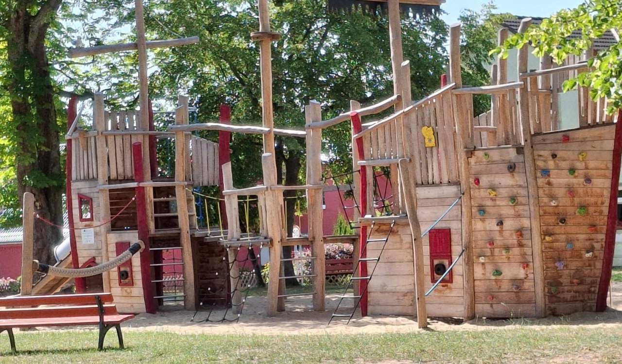 SpielplatzCanow, © Amt Mecklenburgische Kleinseenplatte SpielplatzCanow, © Amt Mecklenburgische Kleinseenplatte