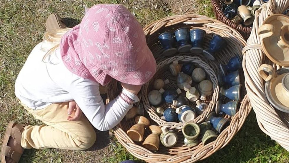 Kinderen spelen met knutselen, © Unser SchaDuLe e.V. 2023 Kinderen spelen met knutselen, © Unser SchaDuLe e.V. 2023